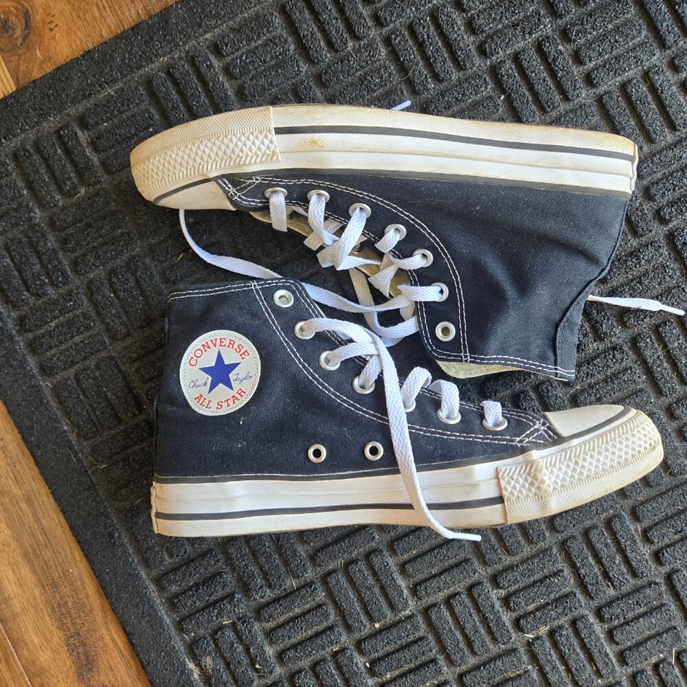 Black Converse - W 7.5 // M 5.5
